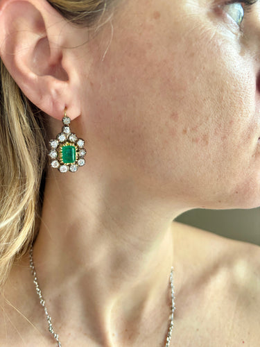 Boucles d'oreilles Art déco - Boucles d’oreilles pendantes en or blanc 18k, émeraudes colombiennes et diamants 58 Facettes