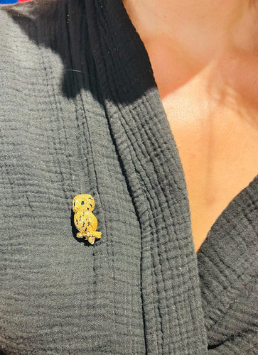 Broche Hermès - Broche Chouette émaillée en or jaune 18k 58 Facettes 1