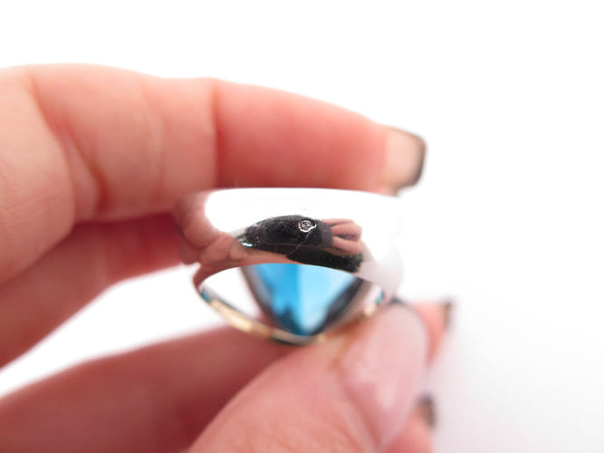 Bague 54 Bague cocktail en or blanc 18k, topaze London blue et diamants 0,25 ct (T54) 58 Facettes 270140