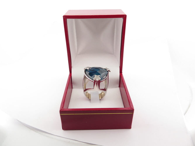 Bague 54 Bague cocktail en or blanc 18k, topaze London blue et diamants 0,25 ct (T54) 58 Facettes 270140