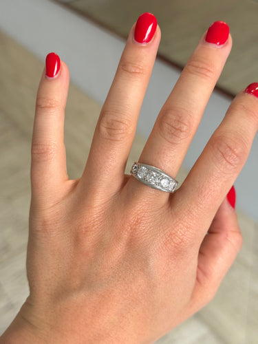 Bague 56 Bague vintage 1940 en or blanc 18k et diamants 58 Facettes