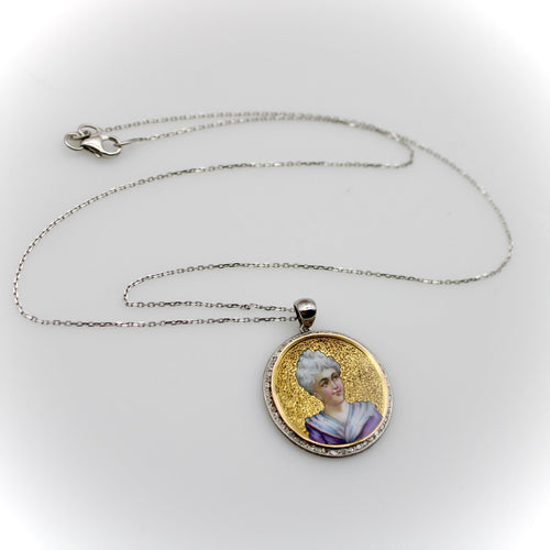 Pendentif Médaillon portrait miniature victorien en or 14K, émail et diamants 58 Facettes