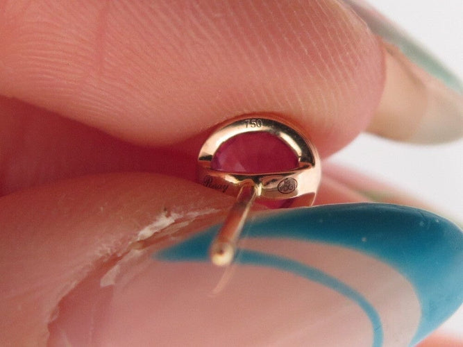 Boucles d'oreilles Poiray Lolita - Boucles d’oreilles puces en or jaune 18k et saphir rose 58 Facettes 254850