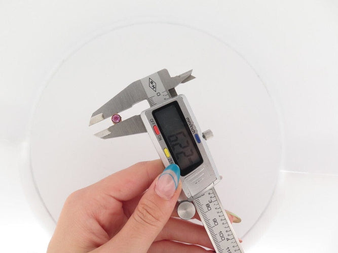 Boucles d'oreilles Poiray Lolita - Boucles d’oreilles puces en or jaune 18k et saphir rose 58 Facettes 254850