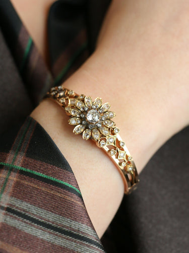 Bracelet Bracelet Napoléon III fleur mobile en or rose et diamants 58 Facettes 1085.3