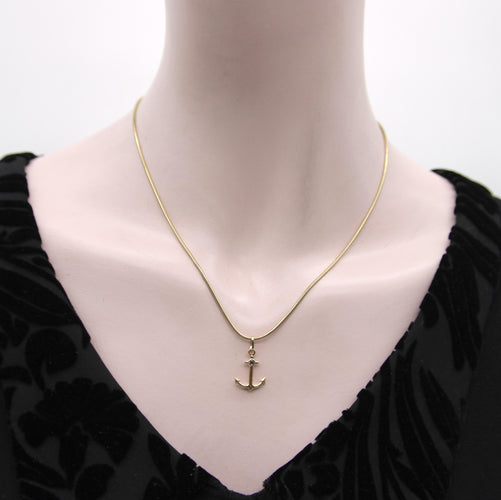 Pendentif Signature - Pendentif ancre en or jaune 14k et saphir bleu 58 Facettes A20010