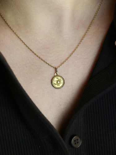 Pendentif Perroud - Médaille signe Cancer en or jaune 18 carats 58 Facettes 1215.6