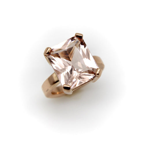 Bague Bague vintage en or rose 14k avec morganite taille émeraude 58 Facettes A2001X