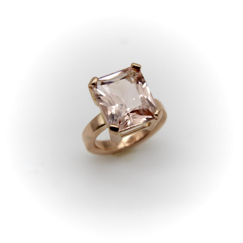 Bague Bague vintage en or rose 14k avec morganite taille émeraude 58 Facettes A2001X