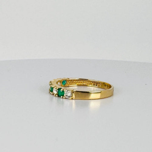 Bague Bague alliance vintage en or jaune 14k avec saphirs blancs et émeraudes 58 Facettes 2512019