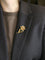 Broche Broche fleur vintage en or jaune 18 carats, diamants et pierres précieuses 58 Facettes 1126.6