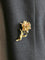 Broche Broche fleur vintage en or jaune 18 carats, diamants et pierres précieuses 58 Facettes 1126.6