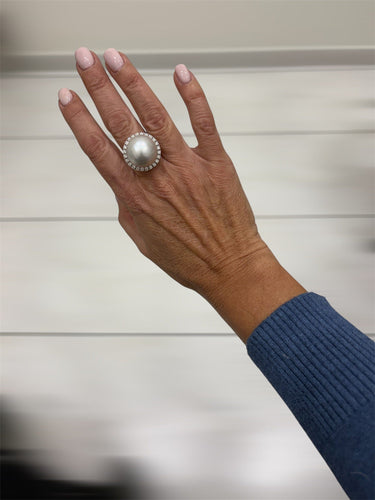 Bague 54 Bague rétro en or blanc 18k, perle des mers du Sud et diamants 58 Facettes