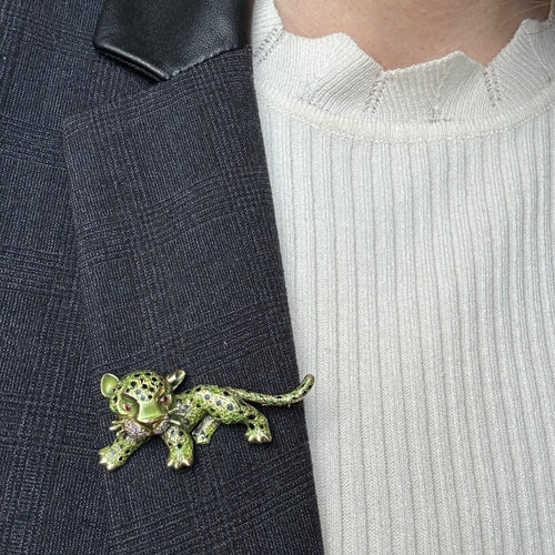 Broche Broche panthère en or jaune 18K émaillée, rubis et diamants 58 Facettes REF2311