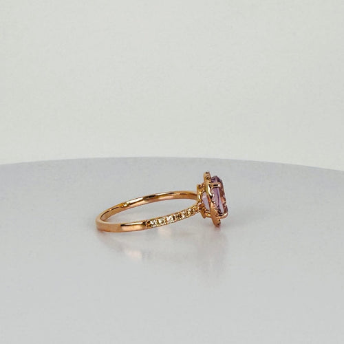 Bague Bague vintage en or rose 18k avec améthyste et saphirs blancs 58 Facettes 2508010