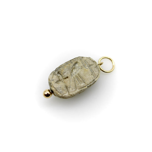 Pendentif Pendentif scarabée style Egyptian Revival en or 14 carats et pierre grise 58 Facettes A2003P