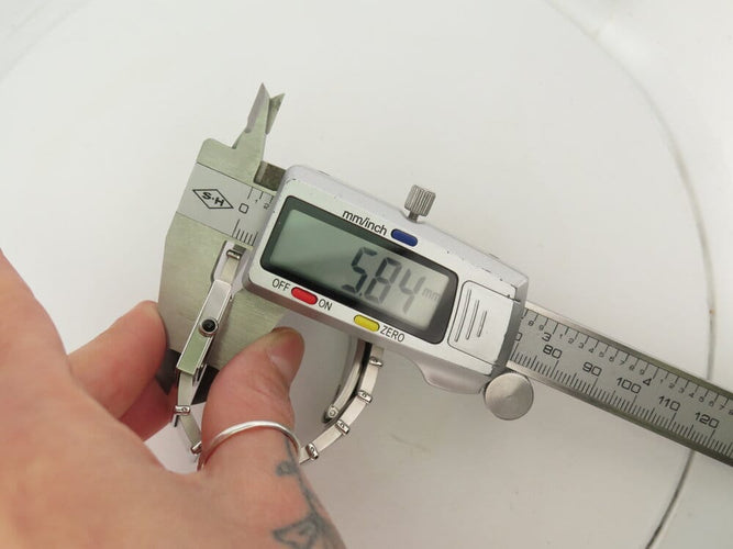 Montre Chanel Mademoiselle - Montre quartz en acier brossé et diamants 58 Facettes 267770