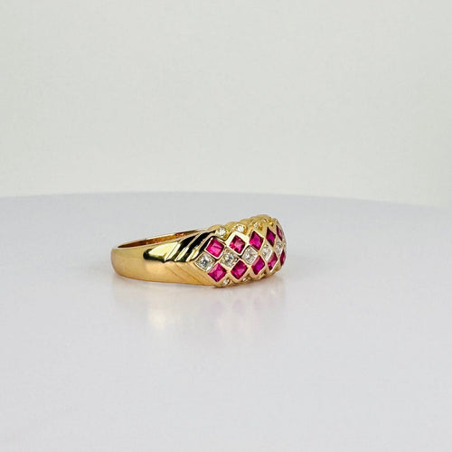 Bague Bague vintage en or jaune 18k avec rubis et diamants 58 Facettes 2511004