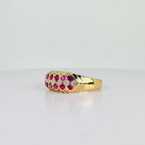 Bague Bague vintage en or jaune 18k avec rubis et diamants 58 Facettes 2511004