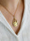 Pendentif Art nouveau - Médaille Vierge de profil en or jaune 18 carats émail plique-à-jour 58 Facettes 1153.13
