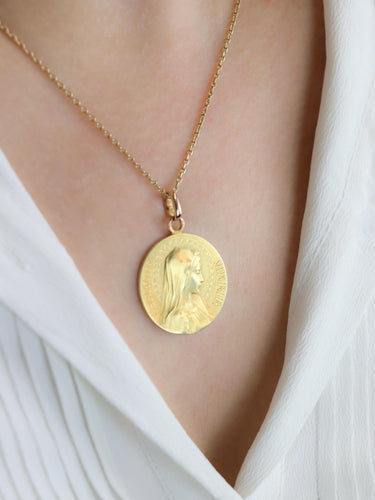 Pendentif Dropsy - Médaille Art nouveau Sancta Maria en or jaune 18 carats 58 Facettes 1153.6