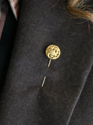 Noury (attribué à) - Épingle à cravate chimère en or jaune 18 carats 58 Facettes 1159.6