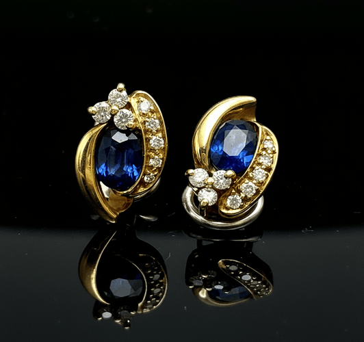 Boucles d'oreilles Boucles d’oreilles - Puces ovales en or jaune et blanc 18 carats saphirs et diamants 58 Facettes