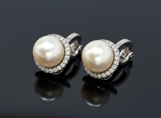 Boucles d'oreilles Boucles d’oreilles en or blanc avec perles et diamants 58 Facettes