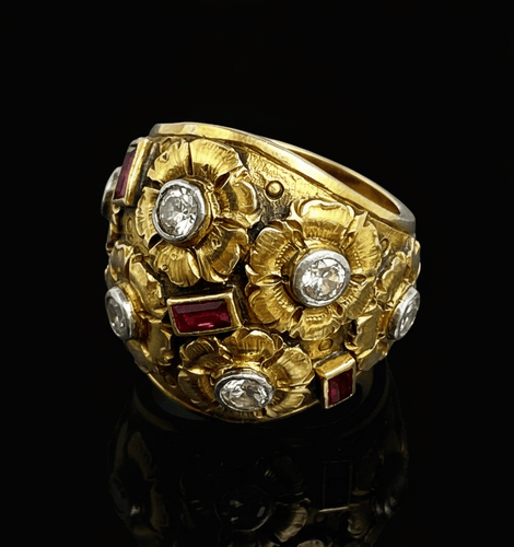 Bague Cozzolino - Bague bombée en or jaune 18K avec diamants et rubis 58 Facettes