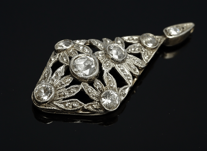 Pendentif Pendentif Jugendstil austro-hongrois en or et argent avec diamants 58 Facettes