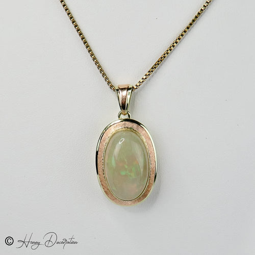 Pendentif Pendentif opale australienne cabochon en or jaune 14 carats 58 Facettes 2618
