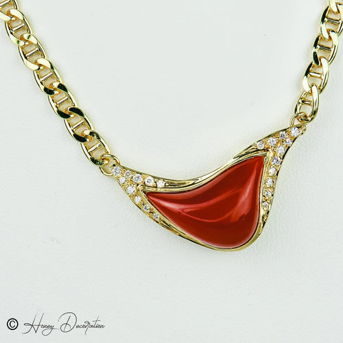 Collier Collier en or jaune 14 carats avec corail et 21 diamants 58 Facettes 1851
