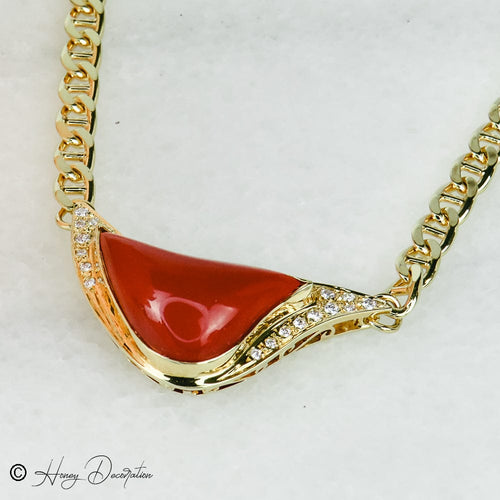 Collier Collier en or jaune 14 carats avec corail et 21 diamants 58 Facettes 1851
