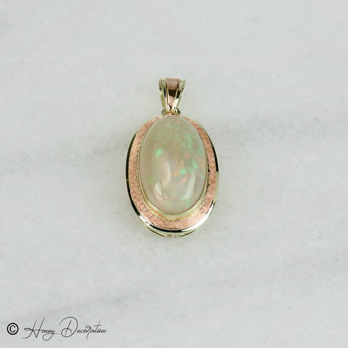 Pendentif Pendentif opale australienne cabochon en or jaune 14 carats 58 Facettes 2618