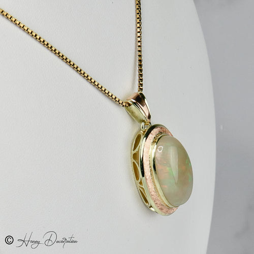 Pendentif Pendentif opale australienne cabochon en or jaune 14 carats 58 Facettes 2618