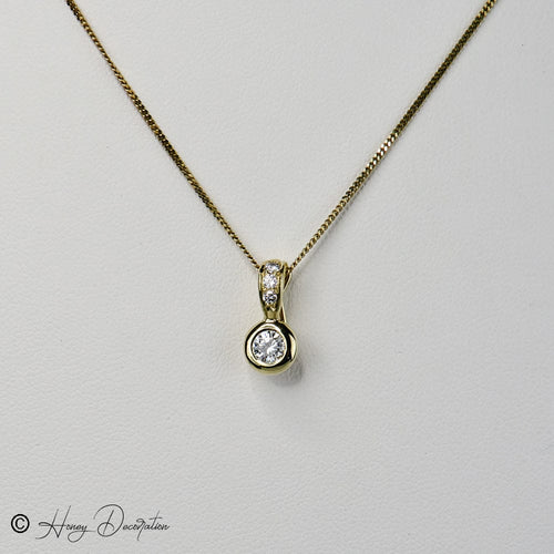 Pendentif Pendentif en or 18 carats serti de diamants taille brillant 58 Facettes 2508