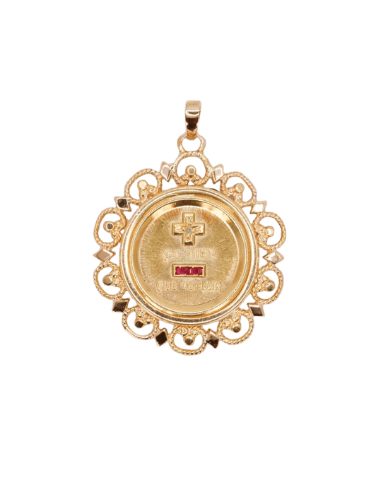 Pendentif AUGIS - Médaille amour arabesques plus qu'hier moins que demain or jaune, rubis 58 Facettes J557