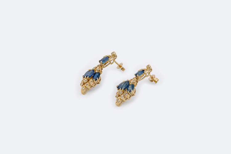 Boucles d'oreilles Boucles d’oreilles pendantes en or jaune 18 kt, saphirs et diamants 58 Facettes orc58