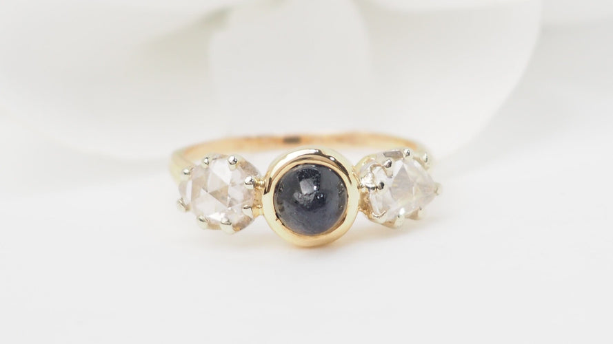 Bague 51 Bague cabochon saphir et diamants en or jaune 18 kt 58 Facettes 32794