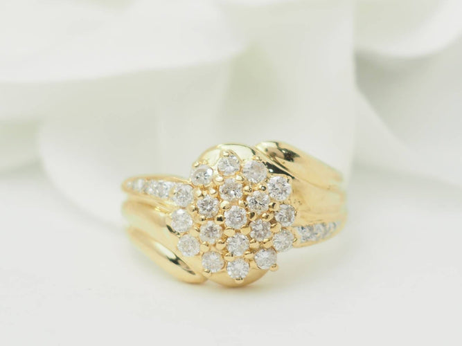 Bague 52 Bague en or jaune 18 ct pavée de diamants 58 Facettes 33391