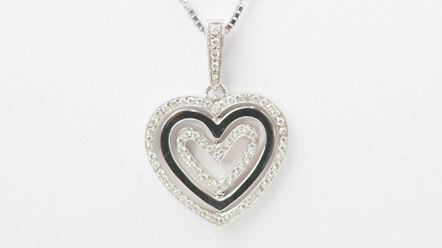 Collier Collier pendentif multi-cœurs en or blanc 18 ct et diamants 58 Facettes 21089