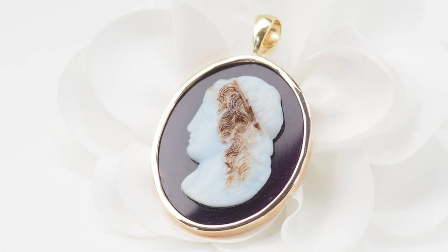 Pendentif Pendentif camée sur agate bleue en or jaune 14 ct 58 Facettes 32798