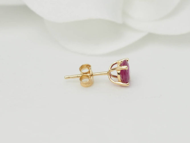 Boucles d'oreilles Puces d’oreilles en or jaune 18 ct et rubis 58 Facettes BORub