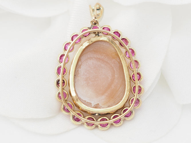 Pendentif Pendentif camée en or jaune 18 ct, rubis et diamants 58 Facettes 33399