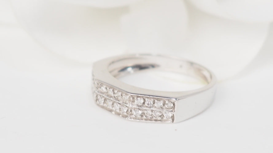 Bague 54 Bague en or blanc 18 ct et diamants 58 Facettes 19670