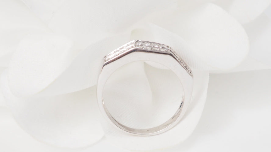 Bague 54 Bague en or blanc 18 ct et diamants 58 Facettes 19670