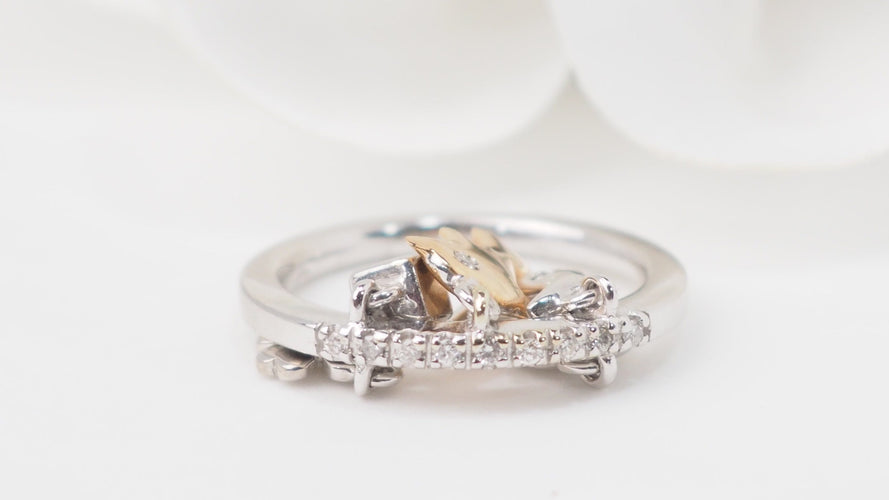 Bague 54 Bague breloques en or blanc et jaune 18 kt et diamants 58 Facettes 21505