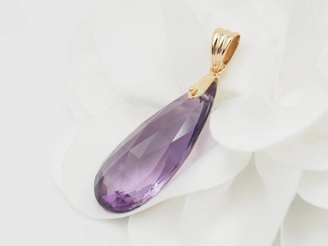 Pendentif Pendentif en or jaune 18 ct et améthyste briolette 58 Facettes 33208