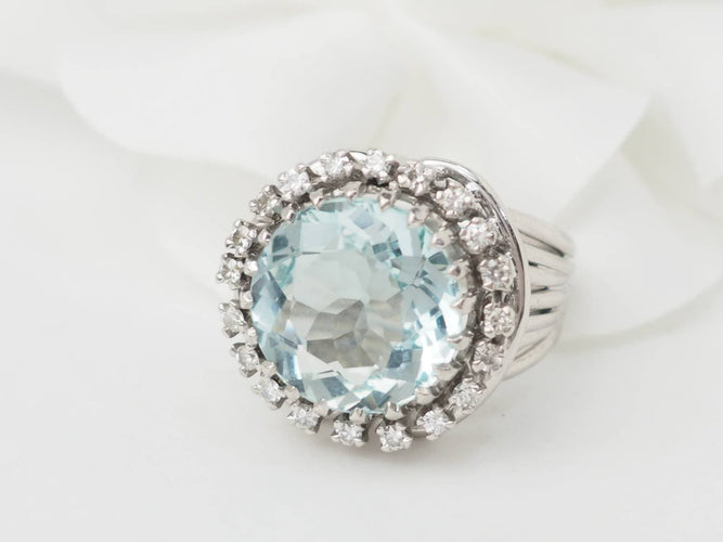 Bague 51.5 Bague en or blanc 18 ct et platine, aigue-marine et diamants 58 Facettes 33210