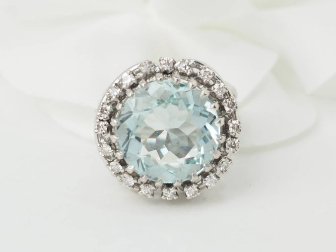 Bague 51.5 Bague en or blanc 18 ct et platine, aigue-marine et diamants 58 Facettes 33210